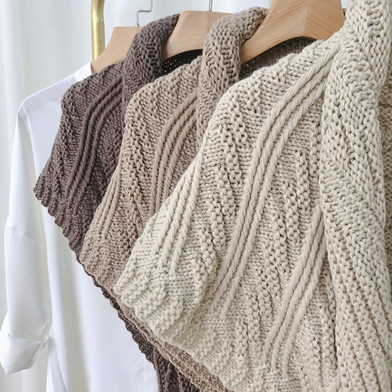 Nadine | Écharpe poncho tricotée avec boucle pour femmes